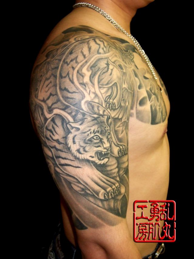 太鼓,五分袖,虎,ブラック＆グレータトゥー/刺青デザイン画像