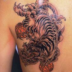 背中,ワンポイント,虎,動物タトゥー/刺青デザイン画像