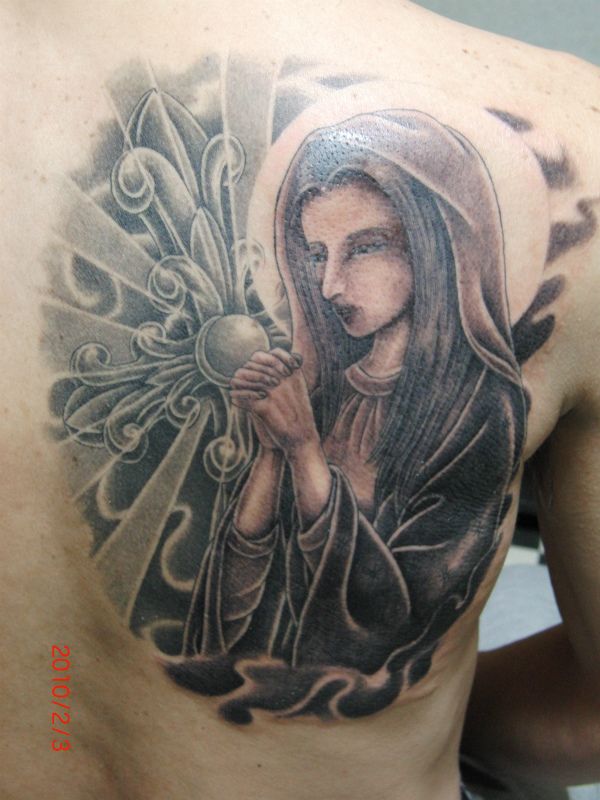 マリア,クロス,十字架,ブラック＆グレー,背中,宗教タトゥー/刺青デザイン画像