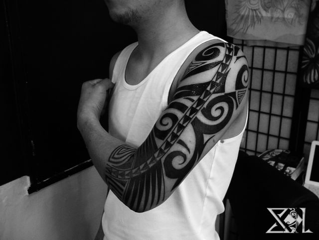 腕,トライバル,トライバルタトゥー,ブラック＆グレイ,ブラック＆グレータトゥー/刺青デザイン画像
