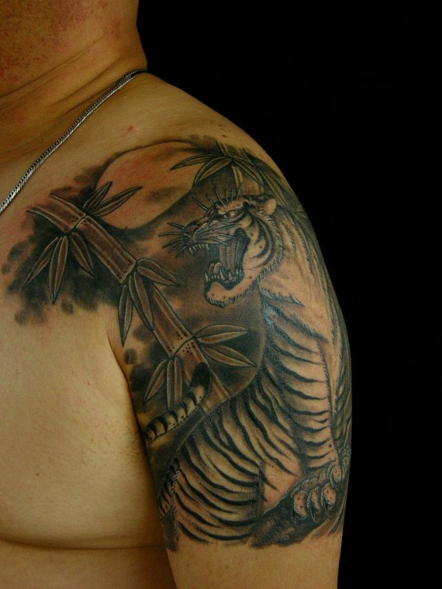 腕,虎,ブラック＆グレイ,ブラック＆グレータトゥー/刺青デザイン画像