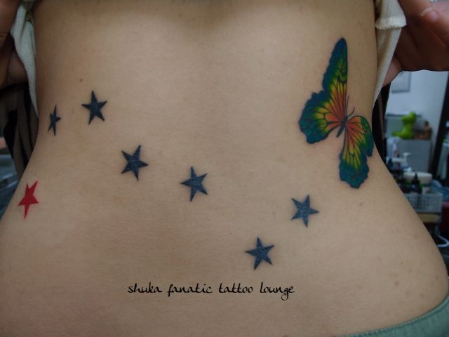女性,腰,蝶,星タトゥー/刺青デザイン画像