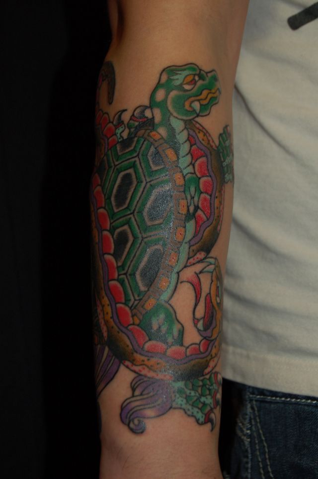 腕,手,手首,肘,男性,蛇,亀,玄武,カラータトゥー/刺青デザイン画像