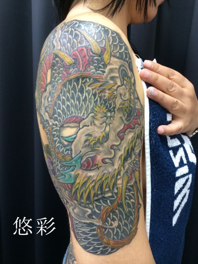 腕,肩,女性,龍,抜き,抜き彫り,刺青,カラータトゥー/刺青デザイン画像