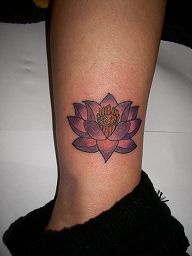 女性,足,ワンポイント,蓮,花,植物タトゥー/刺青デザイン画像