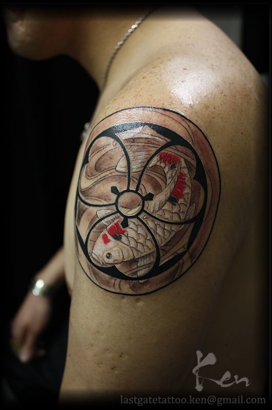 腕,鯉,肩,ワンポイント,家紋タトゥー/刺青デザイン画像