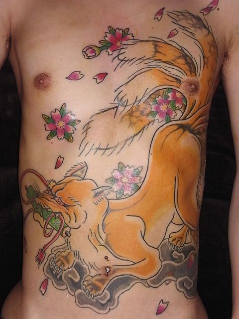 九尾狐,カラー,胸タトゥー/刺青デザイン画像