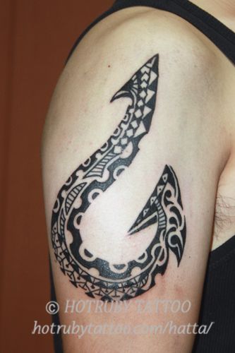 腕,トライバル,魚,ブラック＆グレイタトゥー/刺青デザイン画像
