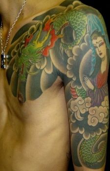 腕,胸,龍,人物タトゥー/刺青デザイン画像