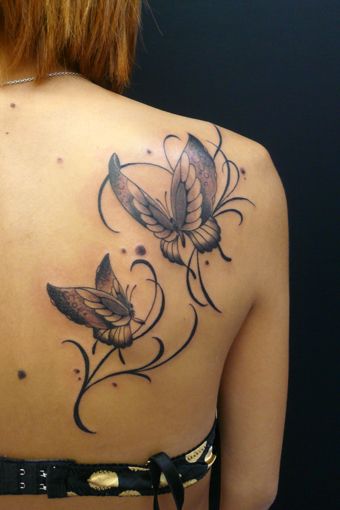 女性,背中,蝶,ブラック＆グレータトゥー/刺青デザイン画像