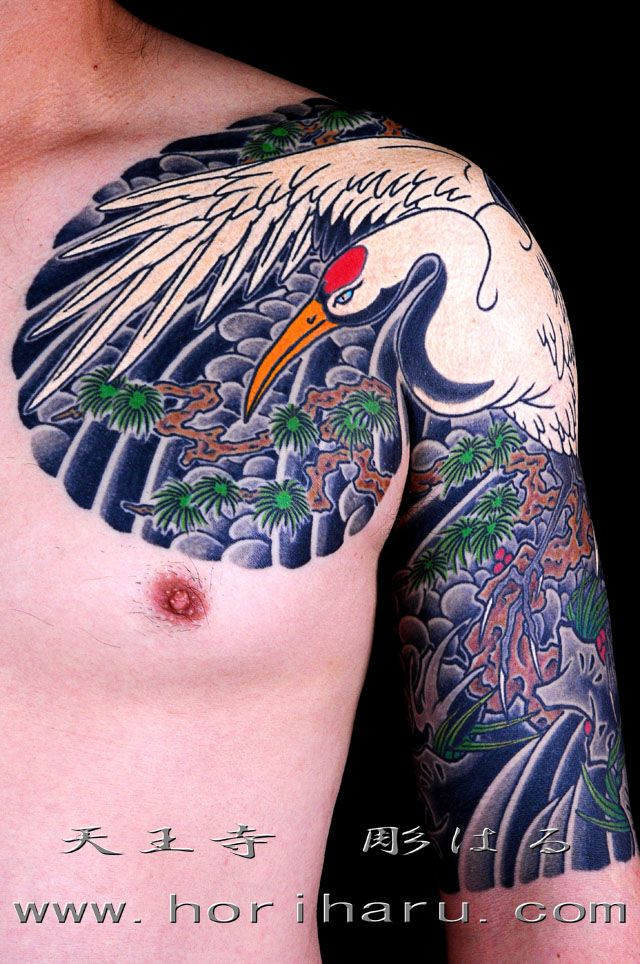 腕,二の腕,男性,五分袖,額,胸,松,鶴,滝,波,カラータトゥー/刺青デザイン画像