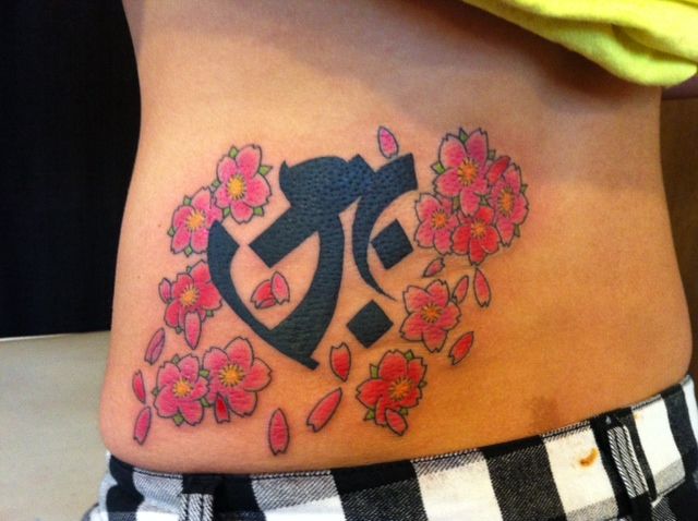 女性,梵字,桜,花タトゥー/刺青デザイン画像