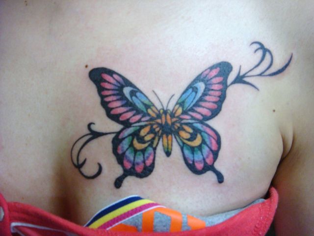 胸,カラー,女性タトゥー/刺青デザイン画像