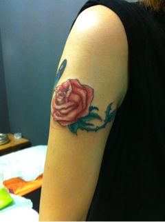 腕,蝶,薔薇タトゥー/刺青デザイン画像