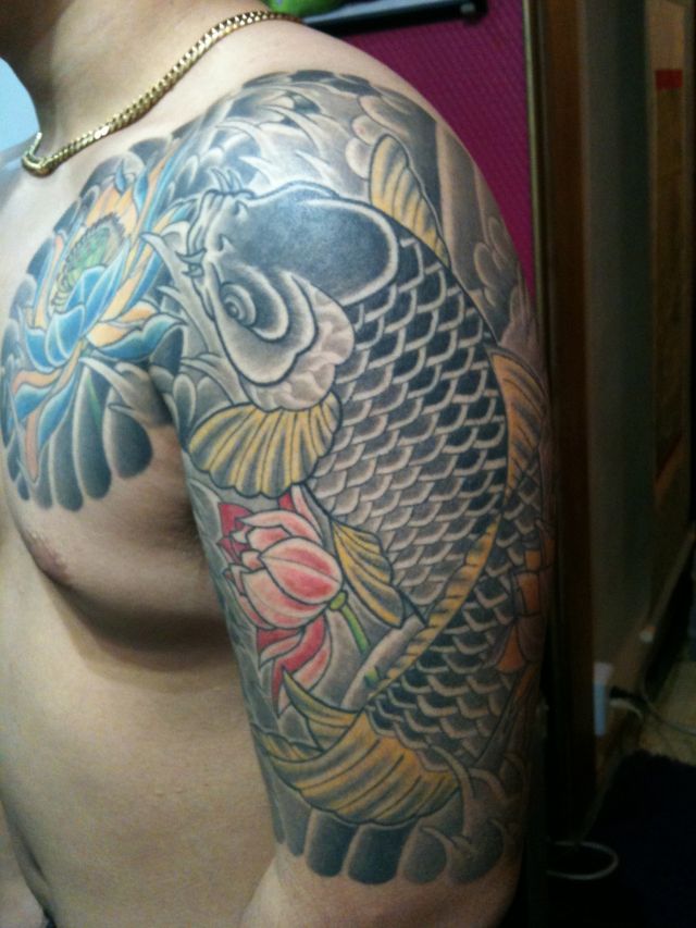 腕,胸,鯉,カラータトゥー/刺青デザイン画像