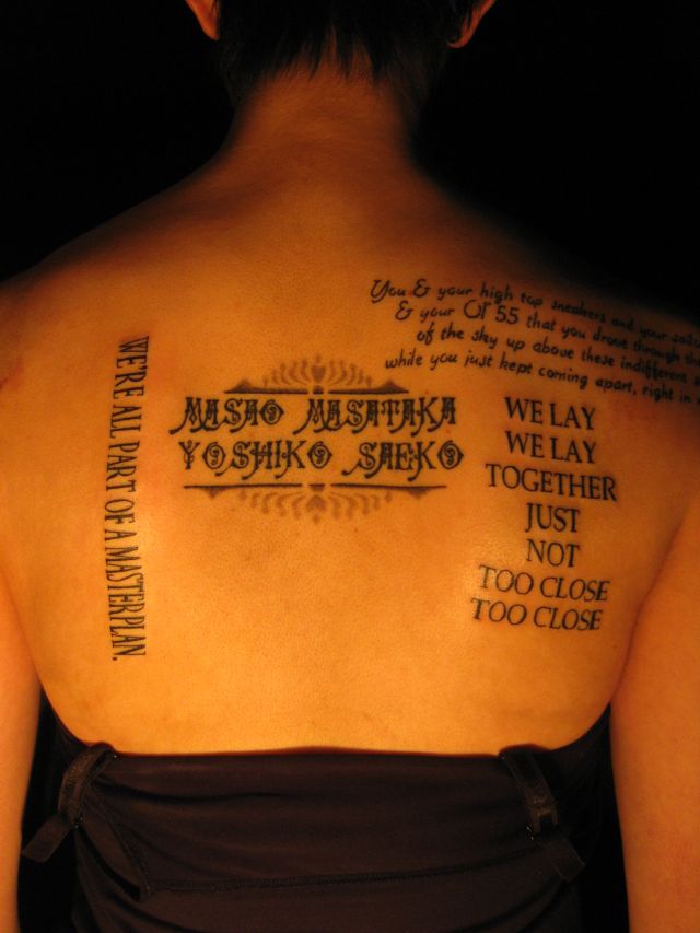 背中,女性,文字,レタータトゥー/刺青デザイン画像