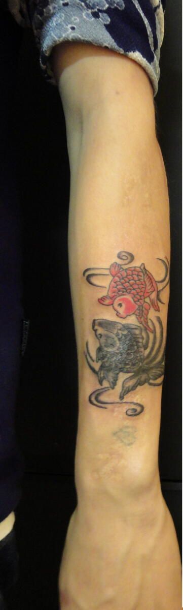 腕,金魚タトゥー/刺青デザイン画像