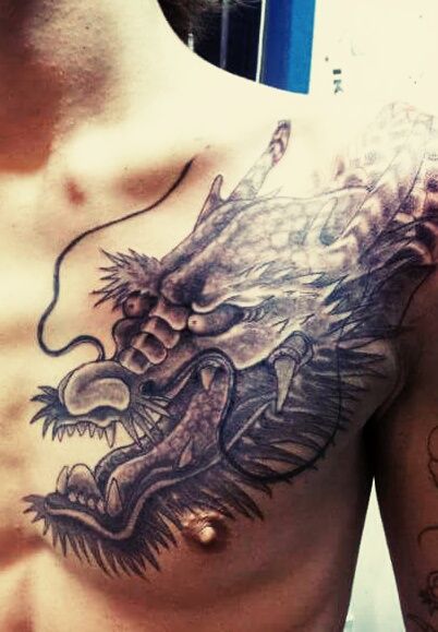 胸,龍,ブラック＆グレータトゥー/刺青デザイン画像