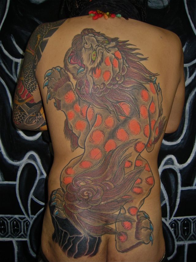 背中,カラー,唐獅子,抜きタトゥー/刺青デザイン画像