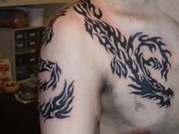 トライバル,龍,胸タトゥー/刺青デザイン画像