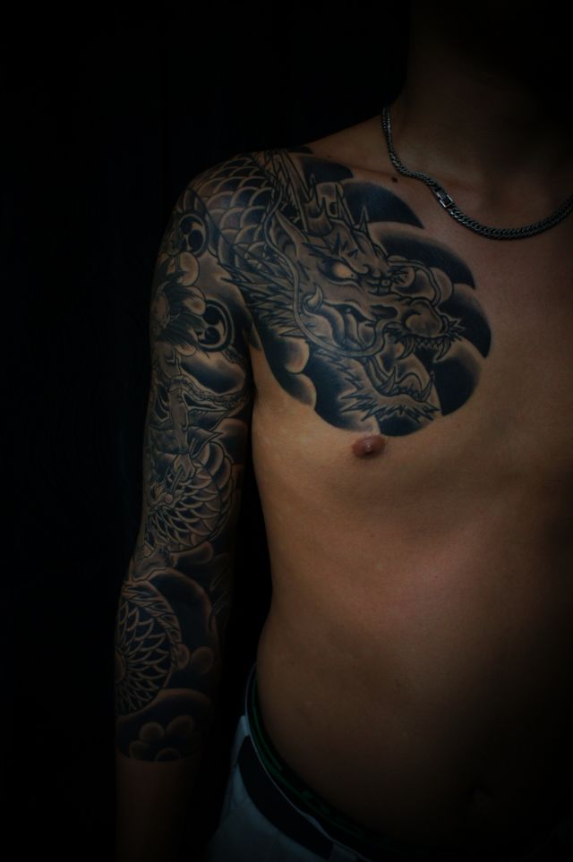 龍,腕,ブラック＆グレー,七分袖タトゥー/刺青デザイン画像
