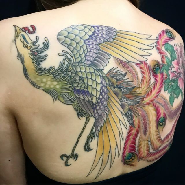 背中 鳳凰 鳳凰羽 カラー カラフルのタトゥーデザイン タトゥーナビ