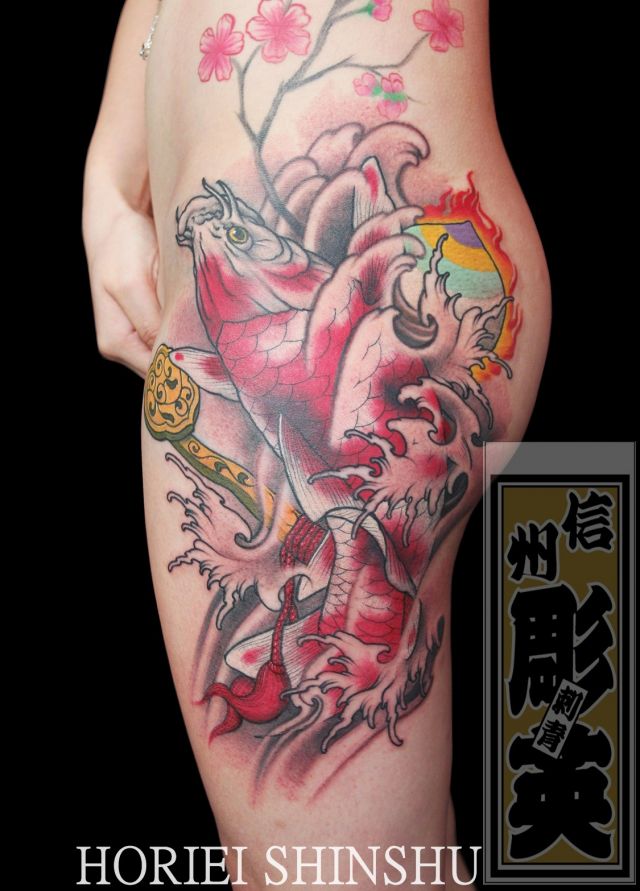 女性,脇腹,鯉,カラータトゥー/刺青デザイン画像