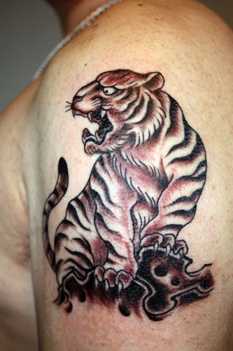 虎,腕,ワンポイント,動物タトゥー/刺青デザイン画像