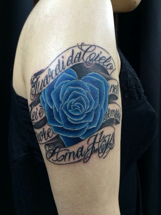 腕,薔薇,文字,カラー,青タトゥー/刺青デザイン画像