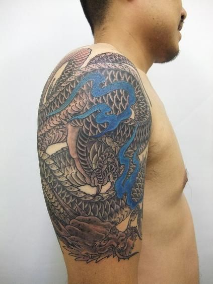 腕,龍,五分袖,抜き彫り,ブラック＆グレイ,カラータトゥー/刺青デザイン画像