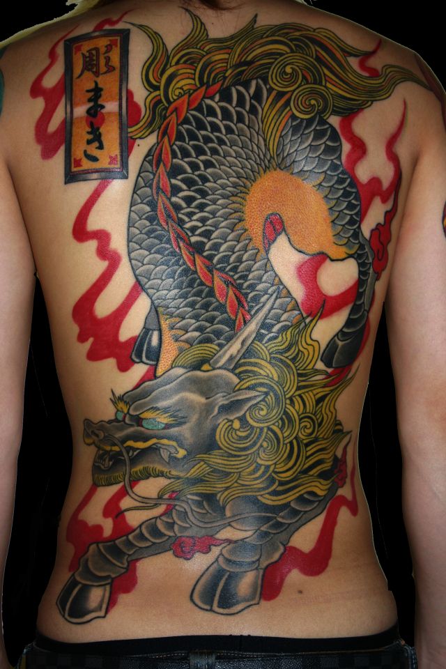 麒麟 背中 カラー 抜きのタトゥーデザイン タトゥーナビ