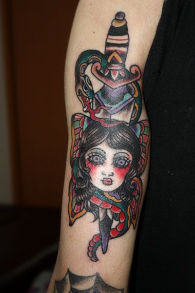 腕,人物,蛇,ナイフ,蝶タトゥー/刺青デザイン画像