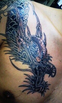 龍,胸,ブラック＆グレータトゥー/刺青デザイン画像