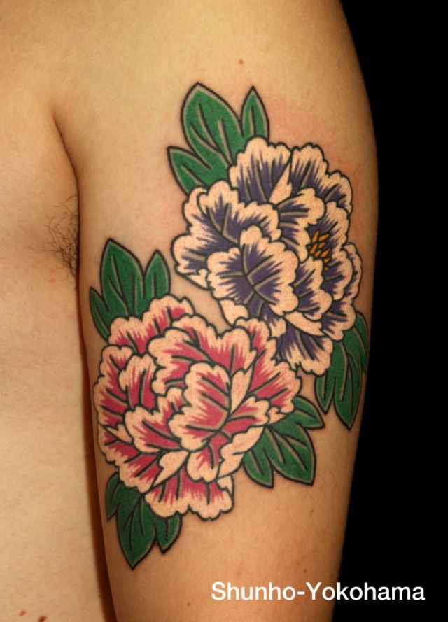 腕,二の腕,フラワー,牡丹,抜き,ワンポイント,花,カラータトゥー/刺青デザイン画像