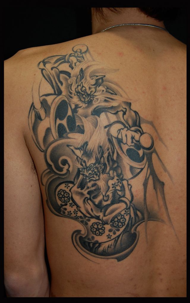 背中,肩,男性,雷神,ブラック＆グレイ,ブラック＆グレー,烏彫りタトゥー/刺青デザイン画像