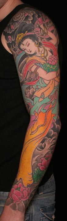 十分袖,人物,蓮,花,植物タトゥー/刺青デザイン画像