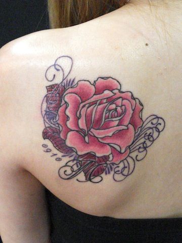 背中,女性,薔薇,文字,カラータトゥー/刺青デザイン画像