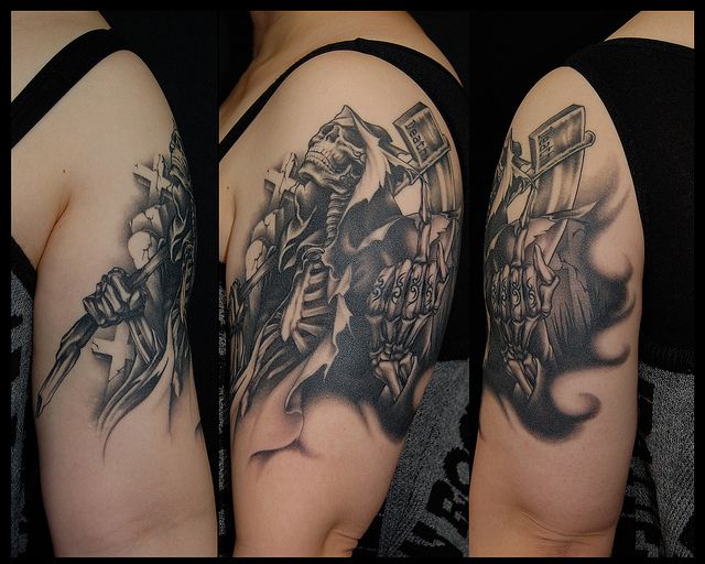 腕,手,女性,二の腕,クロス,死神,ブラック＆グレイ,ブラック＆グレータトゥー/刺青デザイン画像