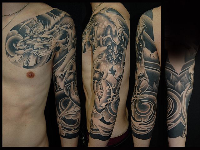 腕,手,二の腕,胸割り,胸,麒麟,ブラック＆グレイ,ブラック＆グレータトゥー/刺青デザイン画像