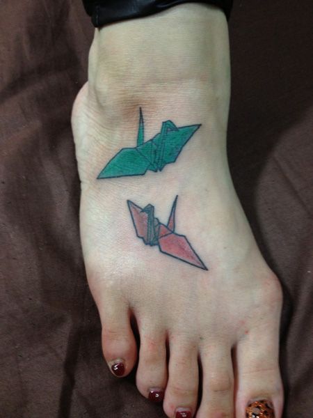 足,女性,折り鶴,カラータトゥー/刺青デザイン画像