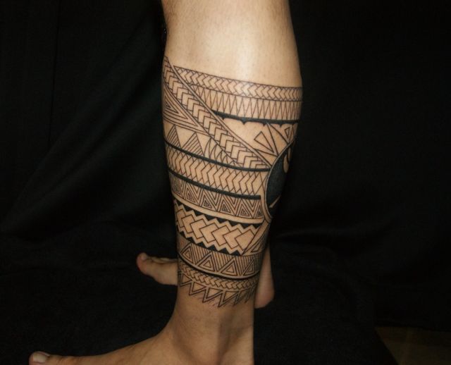 足,足首,ふくらはぎ,男性,くるぶしタトゥー/刺青デザイン画像