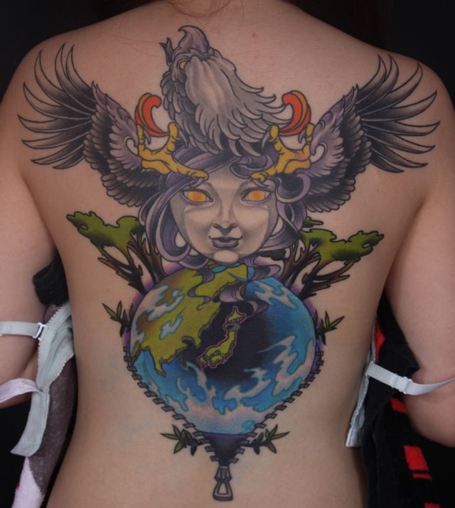 背中,地球儀タトゥー/刺青デザイン画像