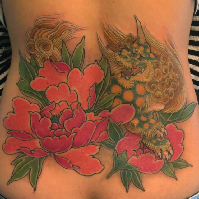腰,女性,牡丹,唐獅子,カラー,カラフルタトゥー/刺青デザイン画像