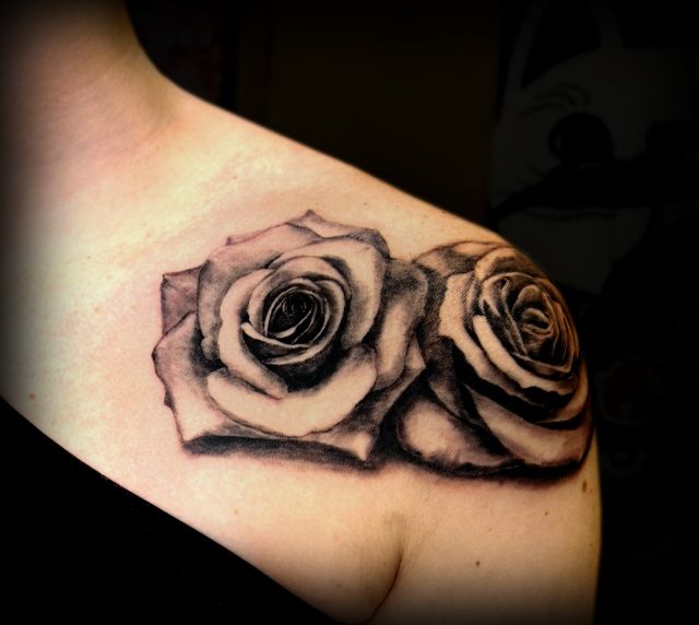 薔薇,肩,ブラック＆グレータトゥー/刺青デザイン画像