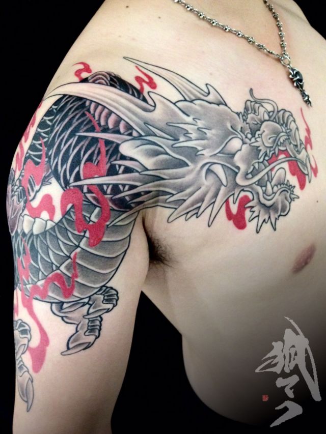 胸,抜き,ブラック＆グレイタトゥー/刺青デザイン画像