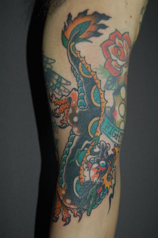 腕,二の腕,男性,龍,ドラゴン,カラー,カラフルタトゥー/刺青デザイン画像