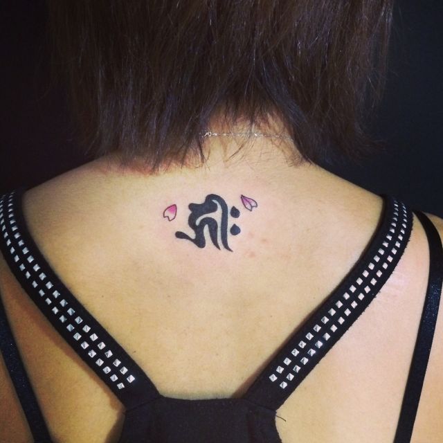 背中,首,女性,梵字,カラータトゥー/刺青デザイン画像