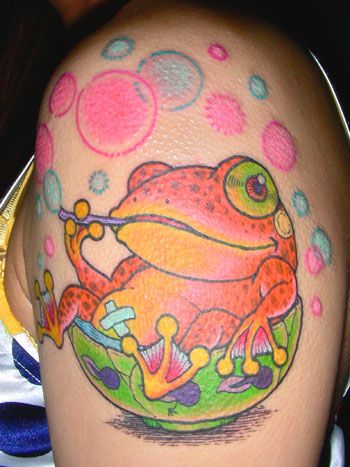 蛙,かえる,カエル,女性タトゥー/刺青デザイン画像