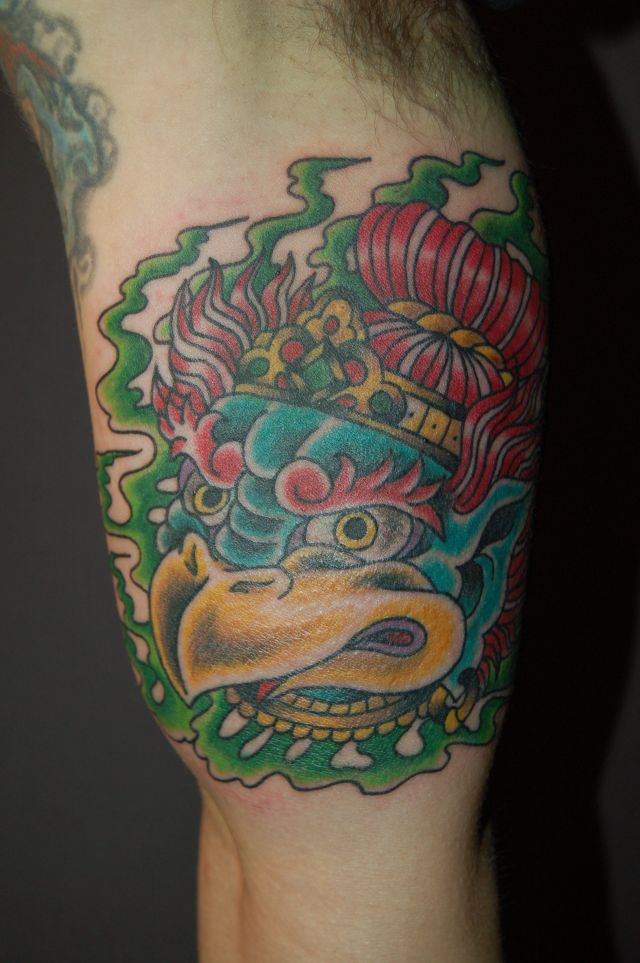 二の腕,男性,炎,神仏,宗教,カラータトゥー/刺青デザイン画像