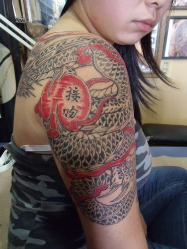 女性,腕,龍,文字タトゥー/刺青デザイン画像